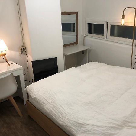 Hostel Metro Seoul Bagian luar foto