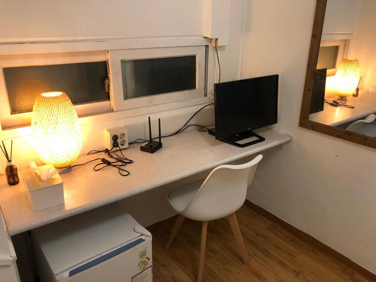 Hostel Metro Seoul Bagian luar foto