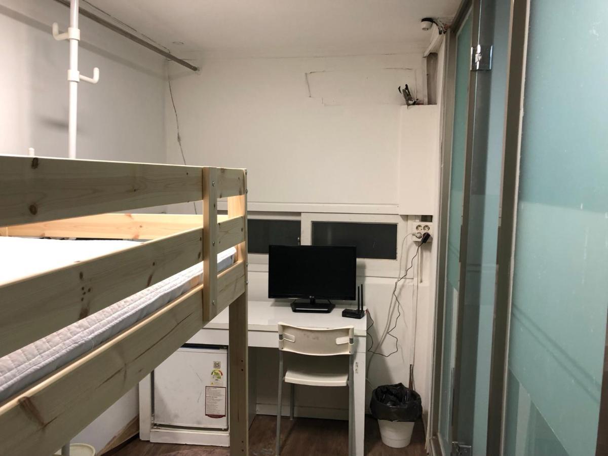 Hostel Metro Seoul Bagian luar foto
