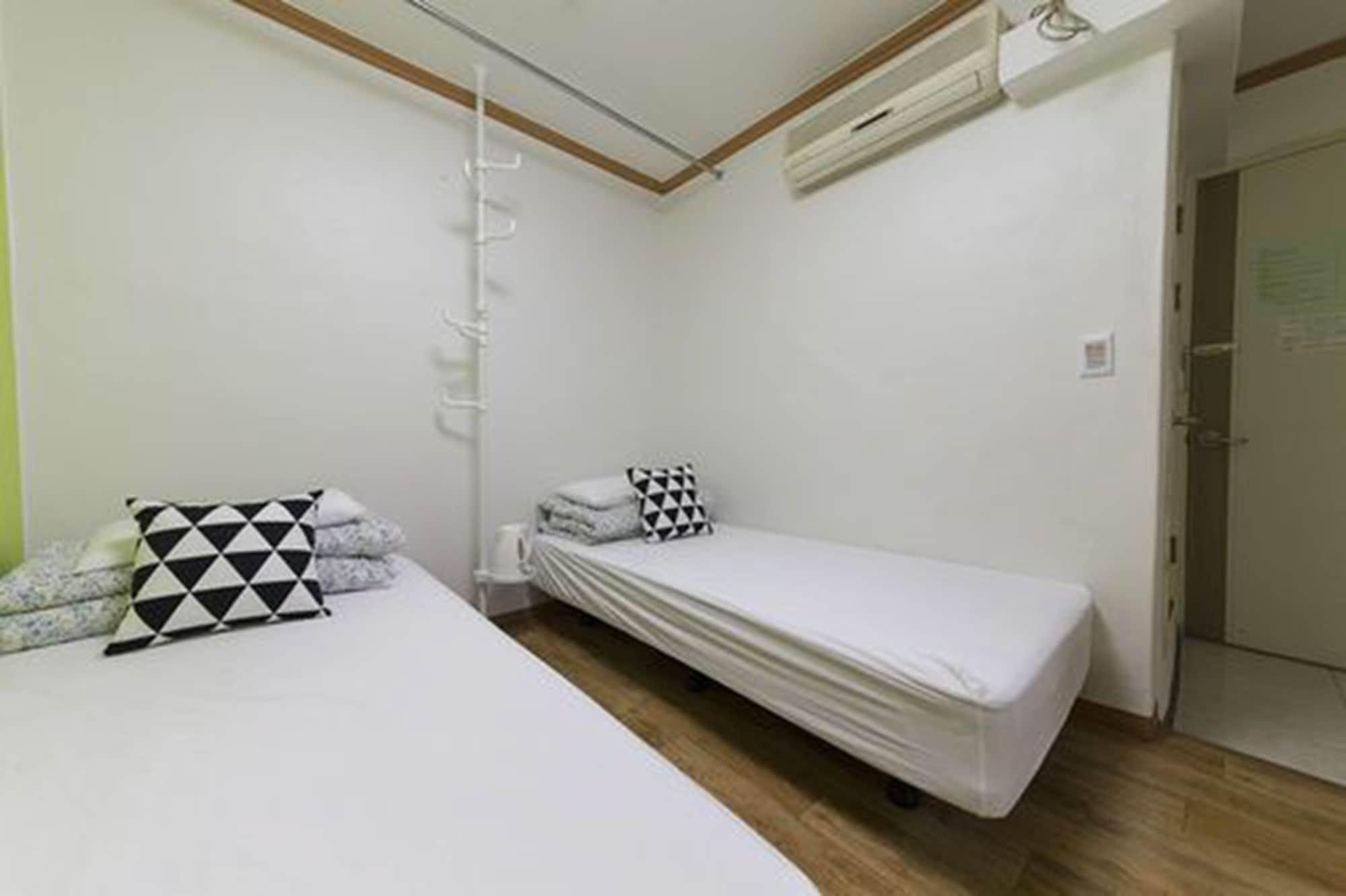 Hostel Metro Seoul Bagian luar foto