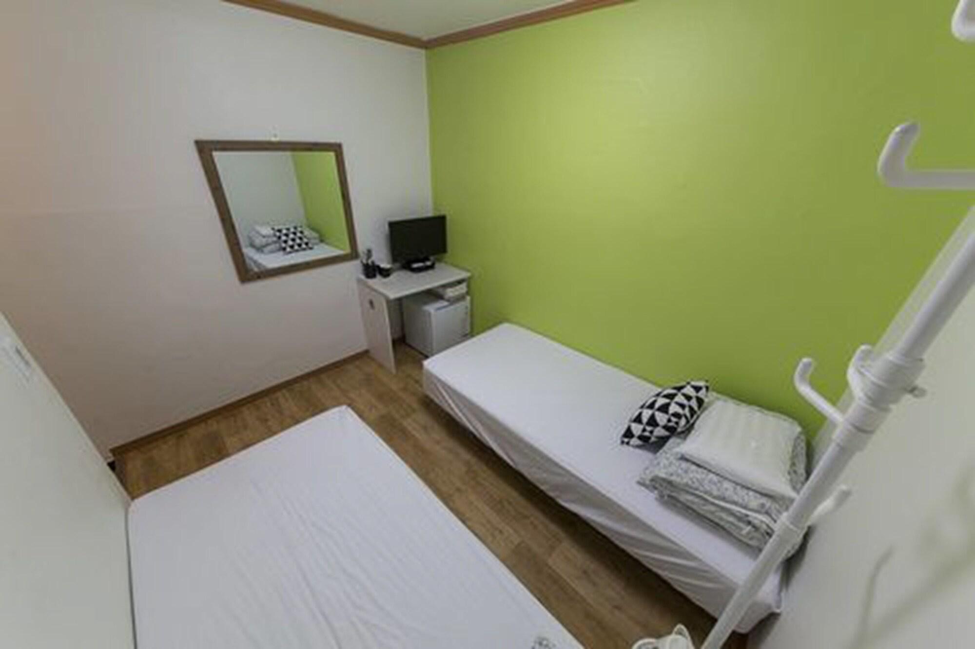 Hostel Metro Seoul Bagian luar foto