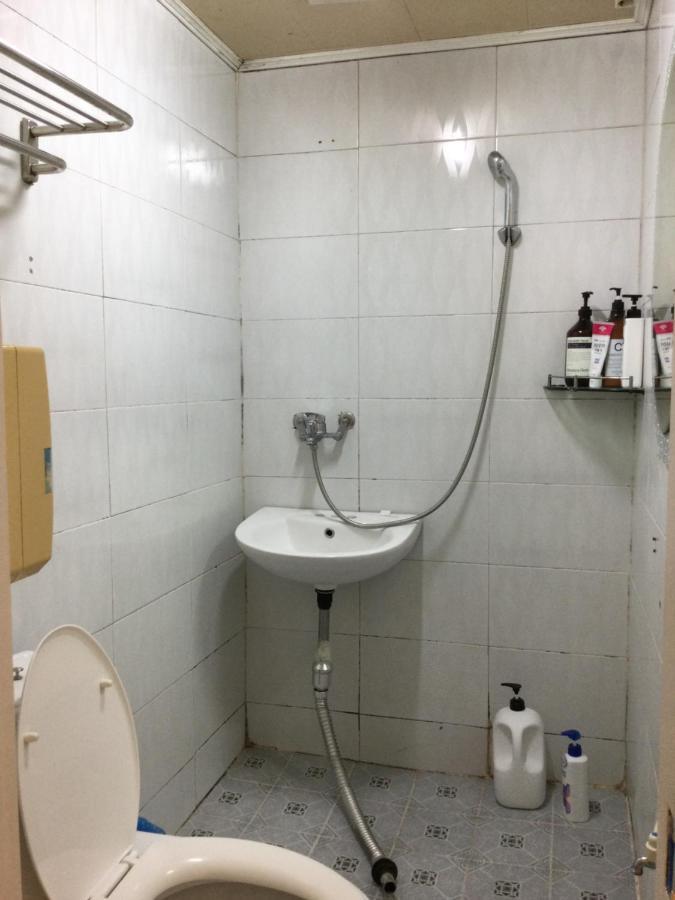 Hostel Metro Seoul Bagian luar foto